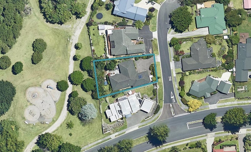 5 Rothesay Lane, Bethlehem, Tauranga - Carousel 1