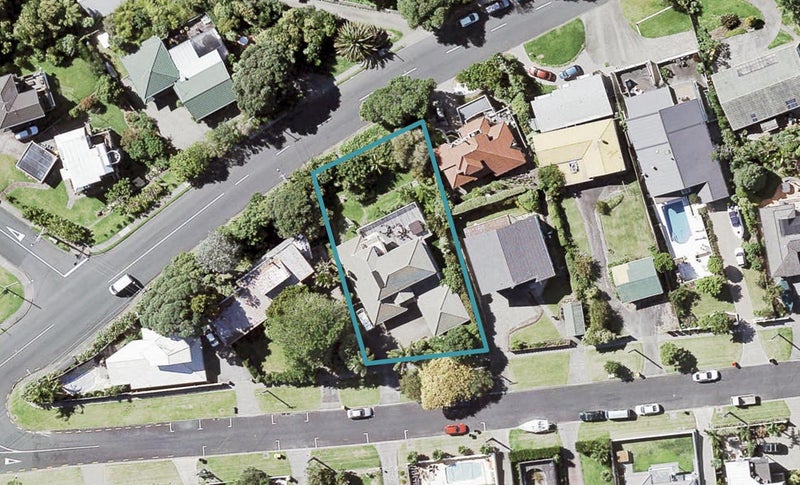 10 Beechwood Road, Rothesay Bay, Auckland - Carousel 1