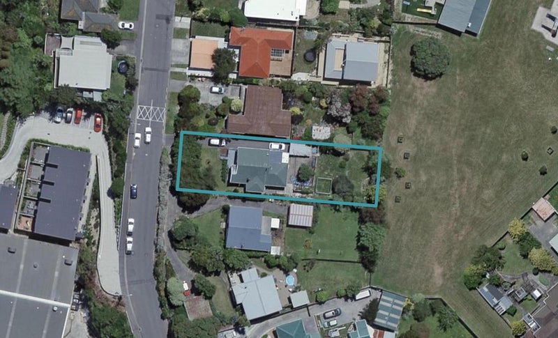 14 Handyside Street, Tawa, Wellington - Carousel 1