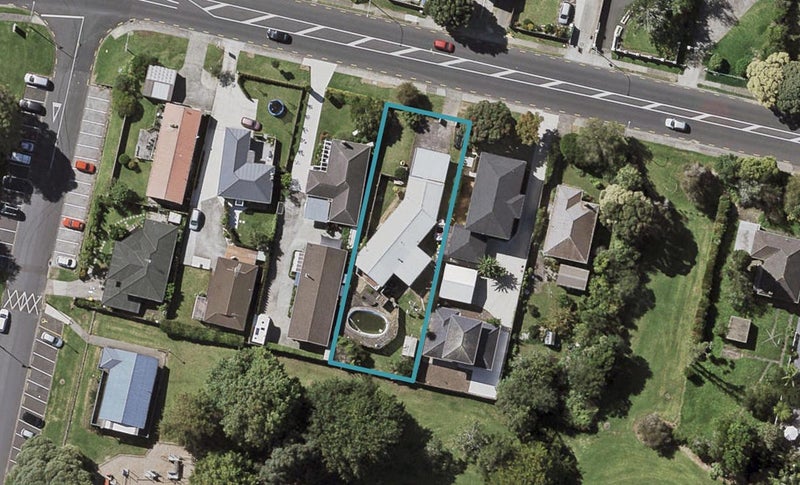 21 Reeves Road, Pakuranga, Auckland - Carousel 1