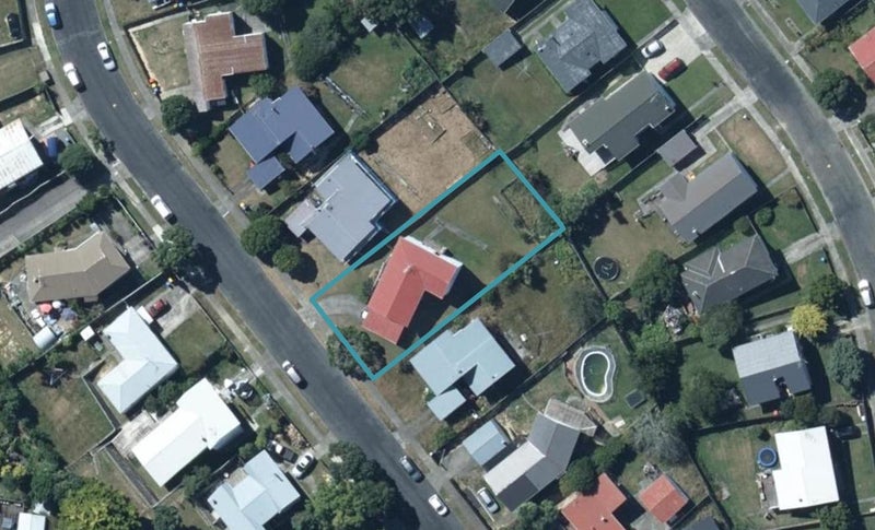 18 Beaumaris Crescent, Ascot Park, Porirua - Carousel 1