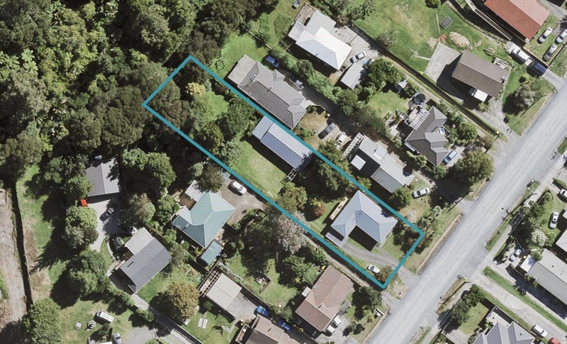 17 Birdwood Road, Swanson, Auckland - Carousel 1