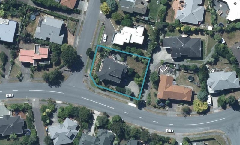 2 Molyneux Close, Whitby, Porirua - Carousel 1