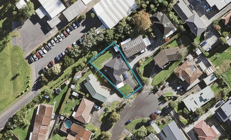 12 Crecy Place, New Windsor, Auckland - Carousel 1