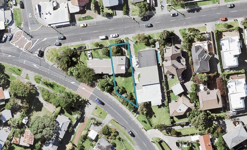 11C Montgomery Avenue, Rothesay Bay, Auckland - Carousel 1