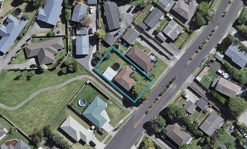 32 Riverside Drive, Waiuku, Waiuku - Carousel 1