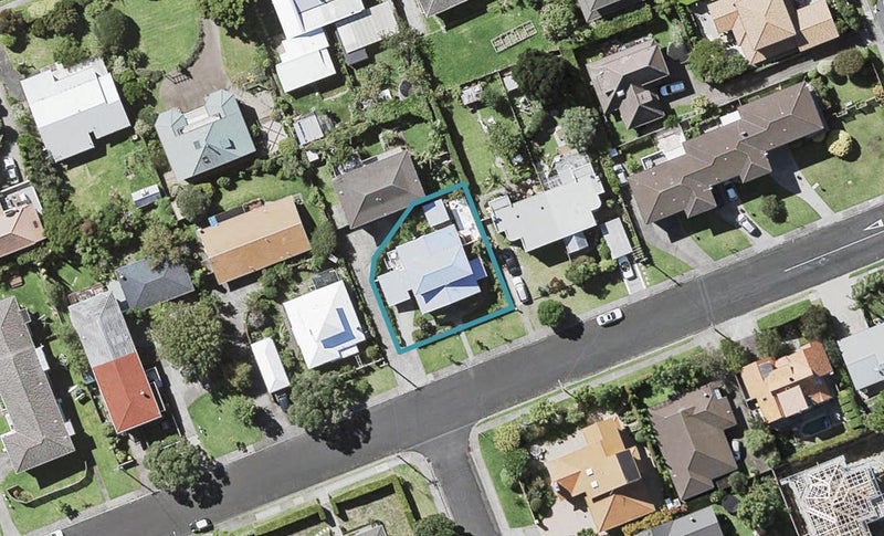 24 Westwell Road, Belmont, Auckland - Carousel 1