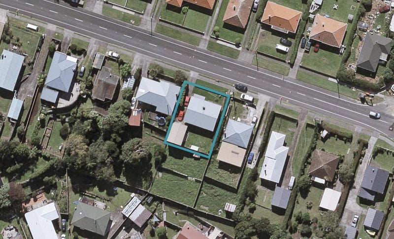 71 Omata Road, Marfell, New Plymouth - Carousel 1