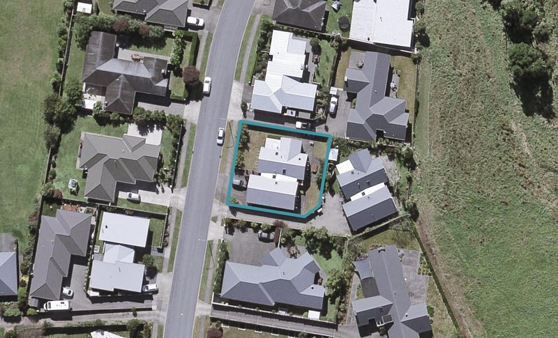 14B Montrose Place, Highlands Park, New Plymouth - Carousel 1