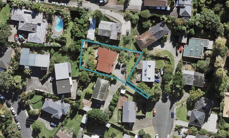 8 Braund Place, Glenfield, Auckland - Carousel 1