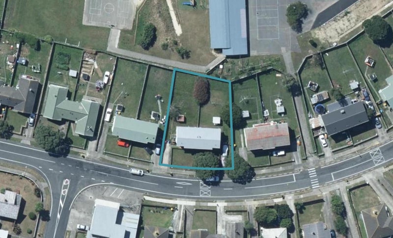 15 Corinna Street, Waitangirua, Porirua - Carousel 1