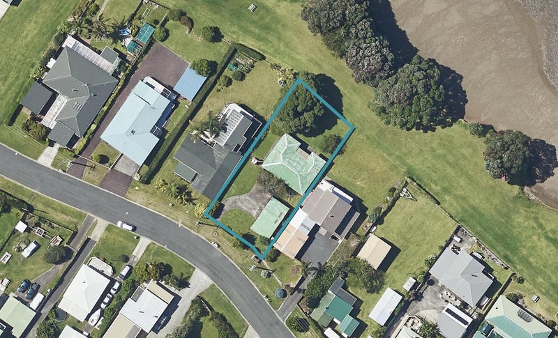 22 Roretana Drive, Athenree, Katikati - Carousel 1