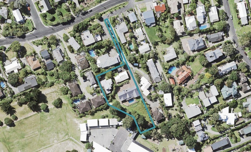 2/80 Saddleback Rise, Murrays Bay, Auckland - Carousel 1