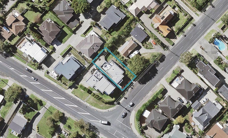 2/2 Aberdeen Road, Campbells Bay, Auckland - Carousel 1