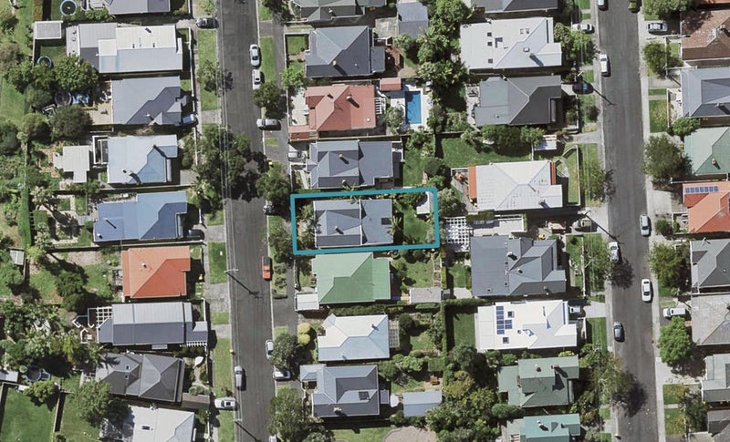 30 Kiwi Road, Stanley Point, Auckland - Carousel 1