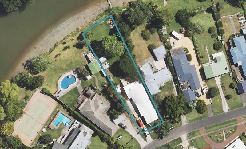 24 Marian Drive, Inner Kaiti, Gisborne - Carousel 1