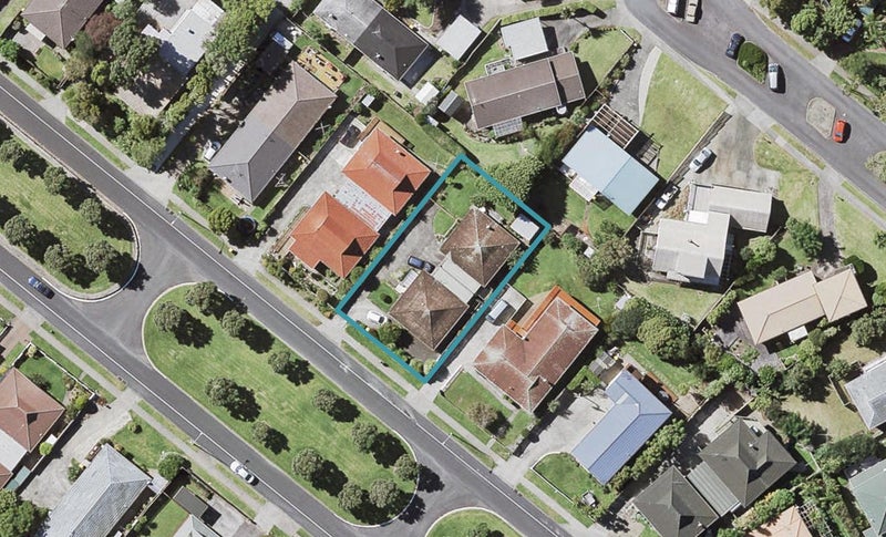 2/58 Highland Park Drive, Highland Park, Auckland - Carousel 1