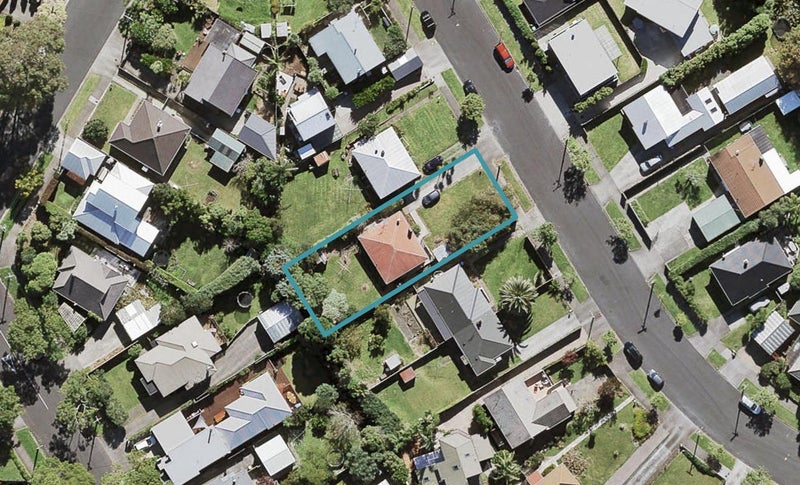 74 Premier Avenue, Point Chevalier, Auckland - Carousel 1