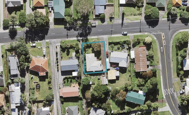 33B Tirimoana Road, Te Atatu South, Auckland - Carousel 1