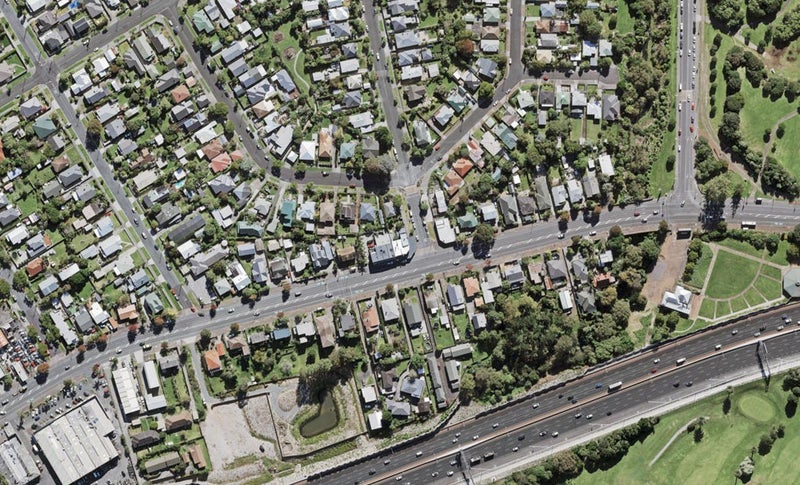 2B Premier Avenue, Point Chevalier, Auckland - Carousel 1