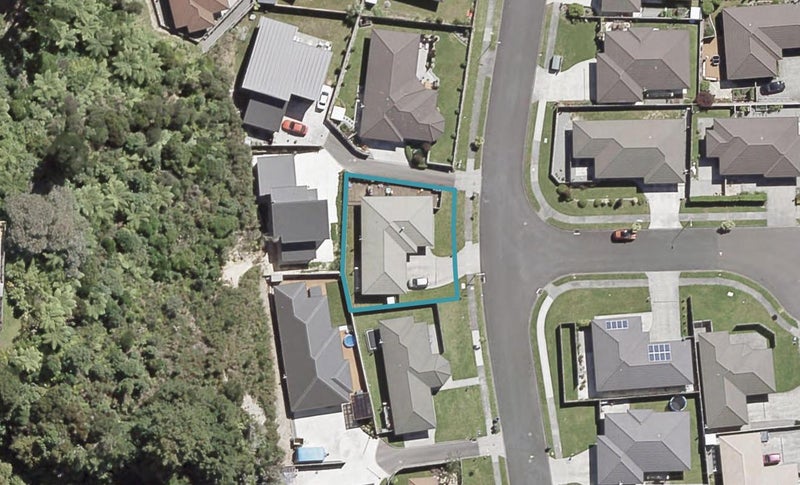 10 Aragon Grove, Kingsley Heights, Upper Hutt - Carousel 1