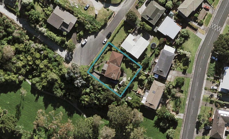 8 Farnol Street, Hillsborough, Auckland - Carousel 1