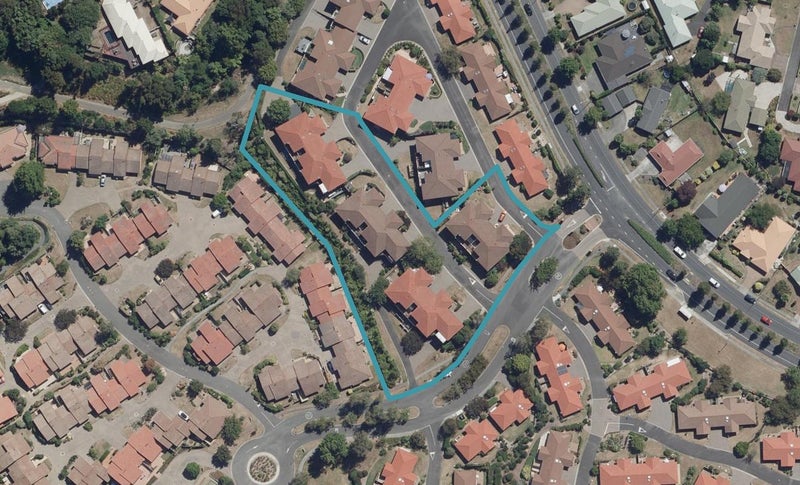57 Grosvenor Gardens, Flagstaff, Hamilton - Carousel 1