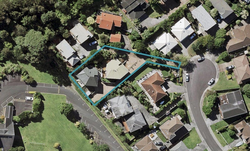 2/12 Strabo Place, Windsor Park, Auckland - Carousel 1