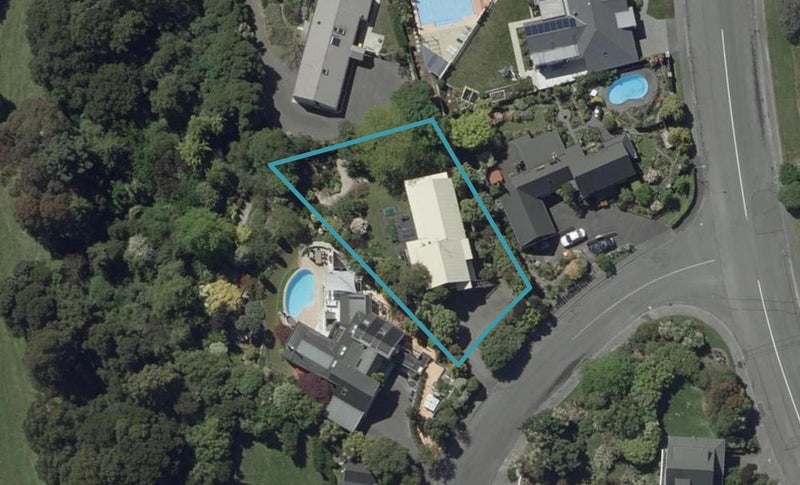 4 Woodside Common, Westmorland, Christchurch - Carousel 1