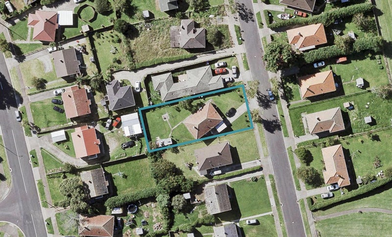 15 Wimbledon Crescent, Glen Innes, Auckland - Carousel 1