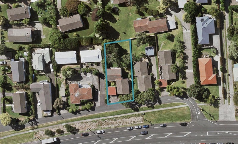 2/249 Wairau Road, Totara Vale, Auckland - Carousel 1