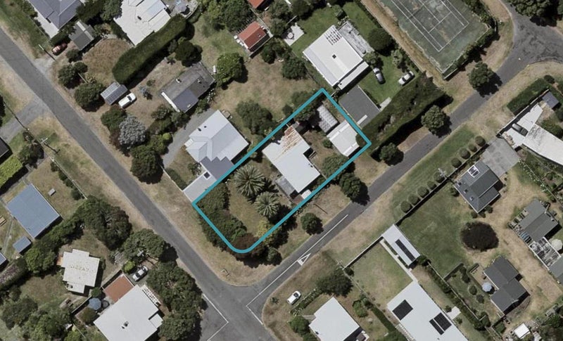 9 Hemara Street, Waikanae Beach, Waikanae - Carousel 1
