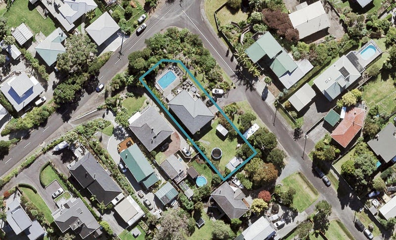 1 Coleman Avenue, Herald Island, Auckland - Carousel 1