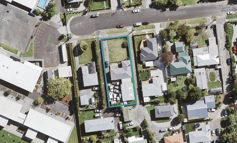 28 Ribblesdale Road, Henderson, Auckland - Carousel 1