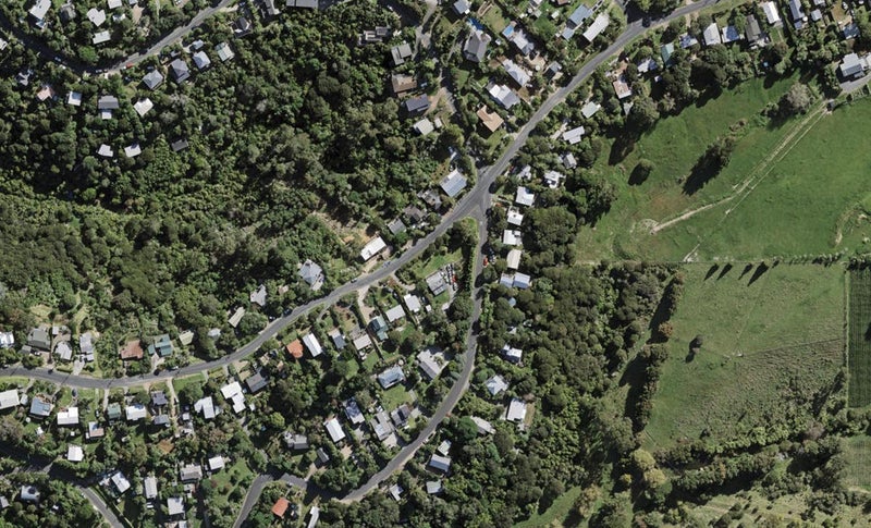39 Hauraki Road, Oneroa, Waiheke Island - Carousel 1