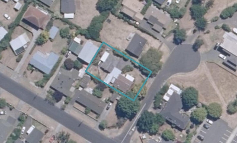 2/30 Charles Crescent, Rainbow Point, Taupō - Carousel 1