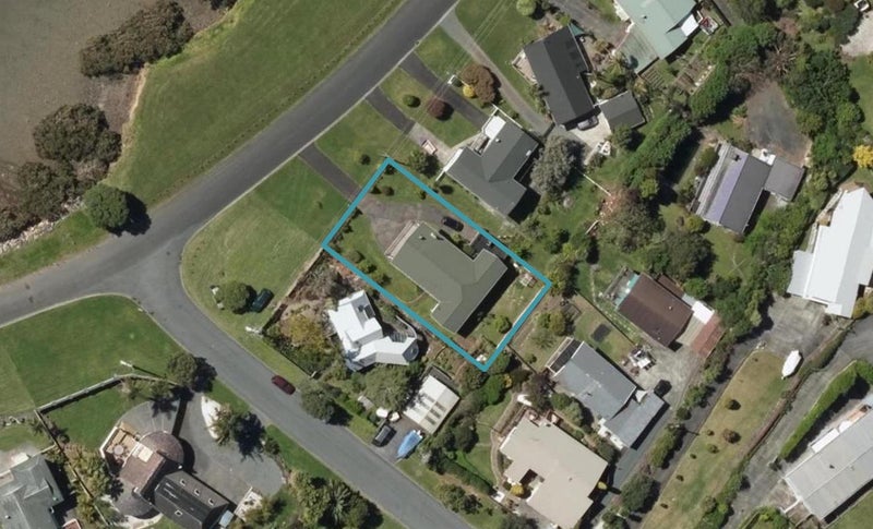 302 Beach Road, Onerahi, Whangarei - Carousel 1