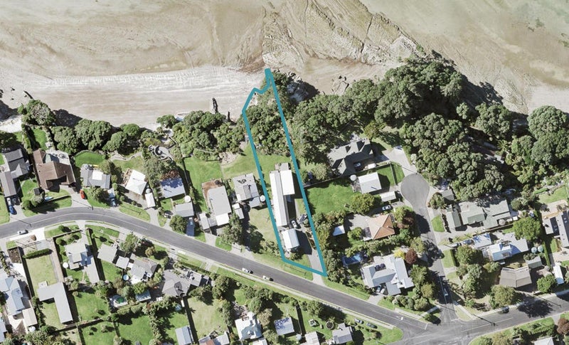 1 Hawke Crescent, Beachlands, Auckland - Carousel 1