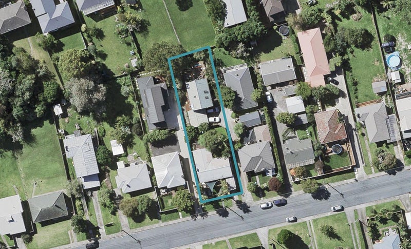 2/10 Montgomery Avenue, Belmont, Auckland - Carousel 1