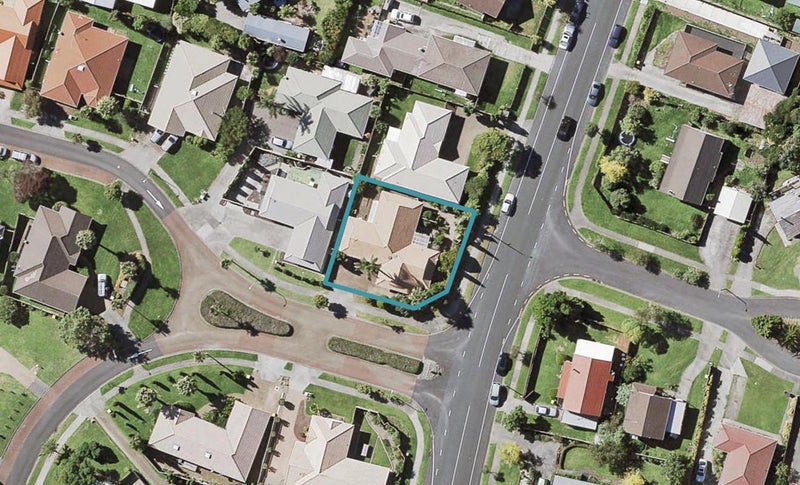 1 Palmcrest Grove, Highland Park, Auckland - Carousel 1