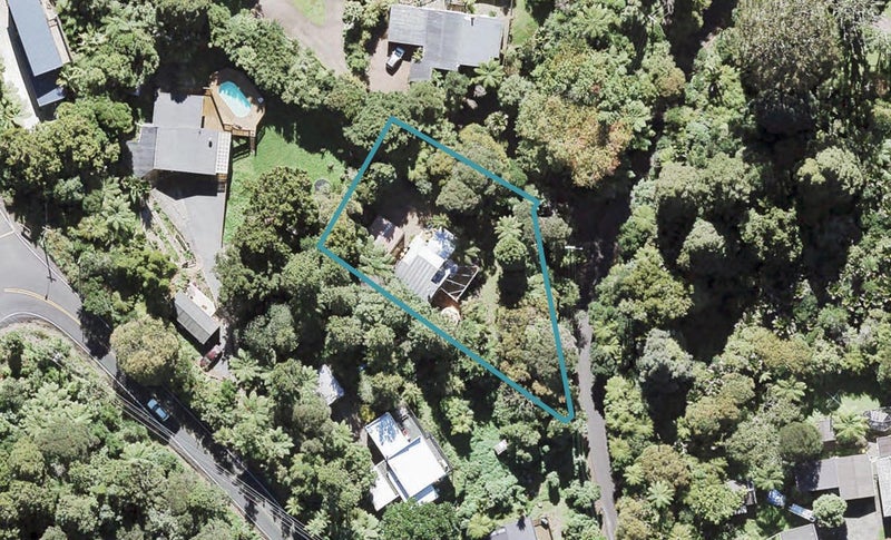 4 Tui Crescent, Waiatarua, Auckland - Carousel 1