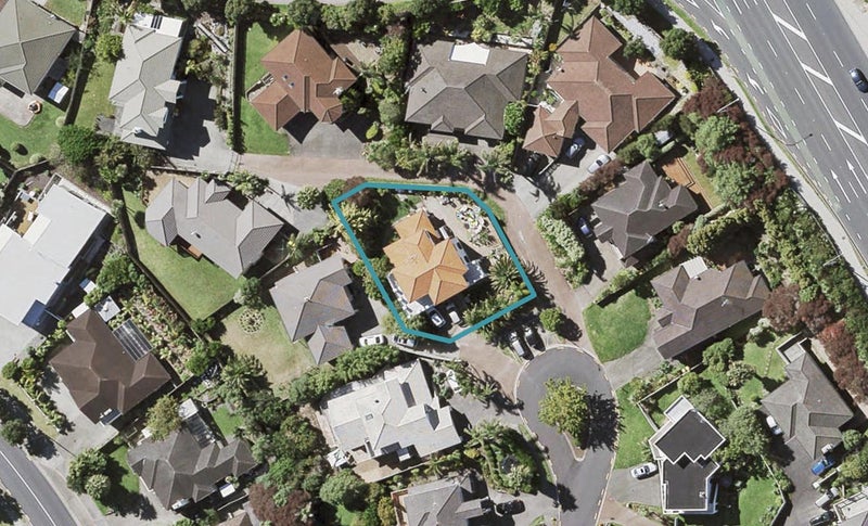 12 Cricklade Terrace, Windsor Park, Auckland - Carousel 1