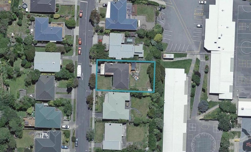 75 Redwood Avenue, Tawa, Wellington - Carousel 1