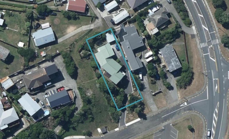 6 Kahutea Terrace, Titahi Bay, Porirua - Carousel 1