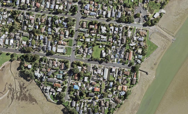 8 Beihlers Road, Weymouth, Auckland - Carousel 1