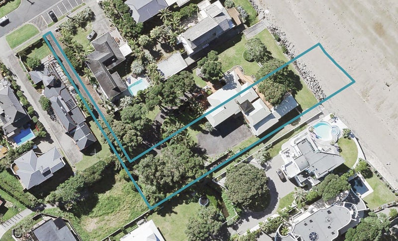 15 The Esplanade, Campbells Bay, Auckland - Carousel 1