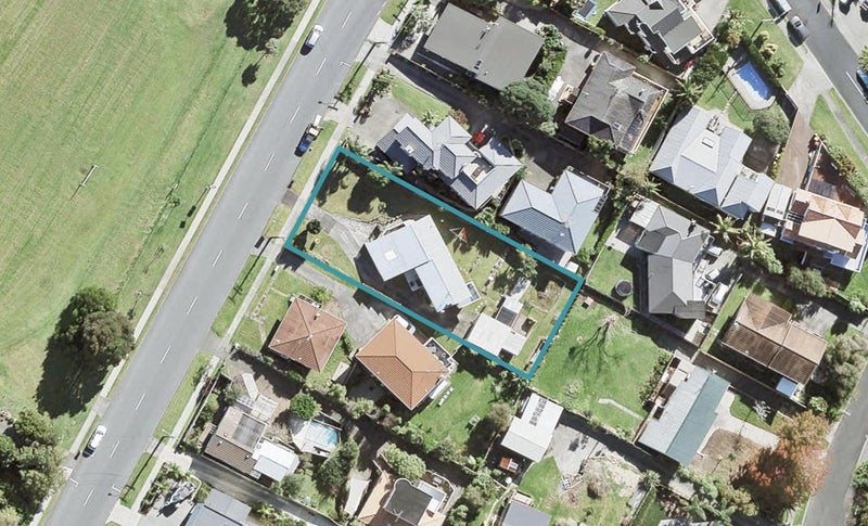 35 Deep Creek Road, Waiake, Auckland - Carousel 1