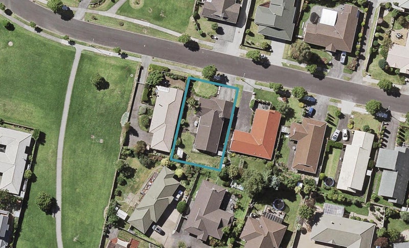 12 West Fairway, Golflands, Auckland - Carousel 1