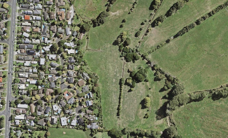 212 Otuwairoa Esplanade, Ōpaheke, Papakura - Carousel 1