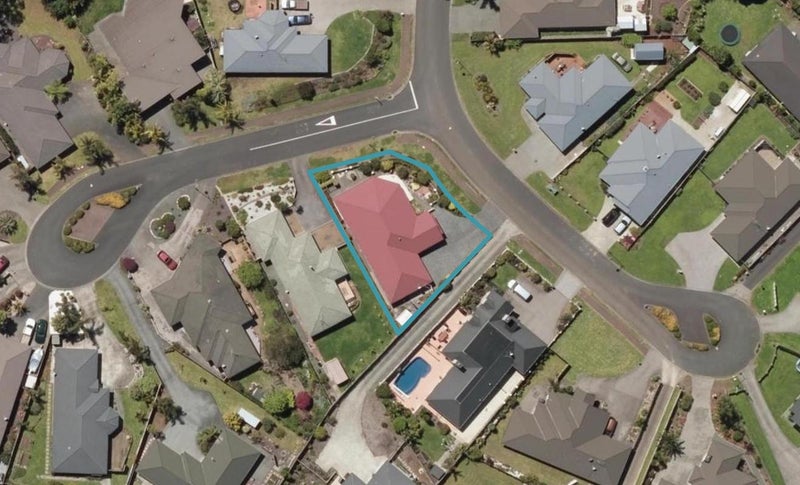 12 Conifer Grove, Kamo, Whangarei - Carousel 1